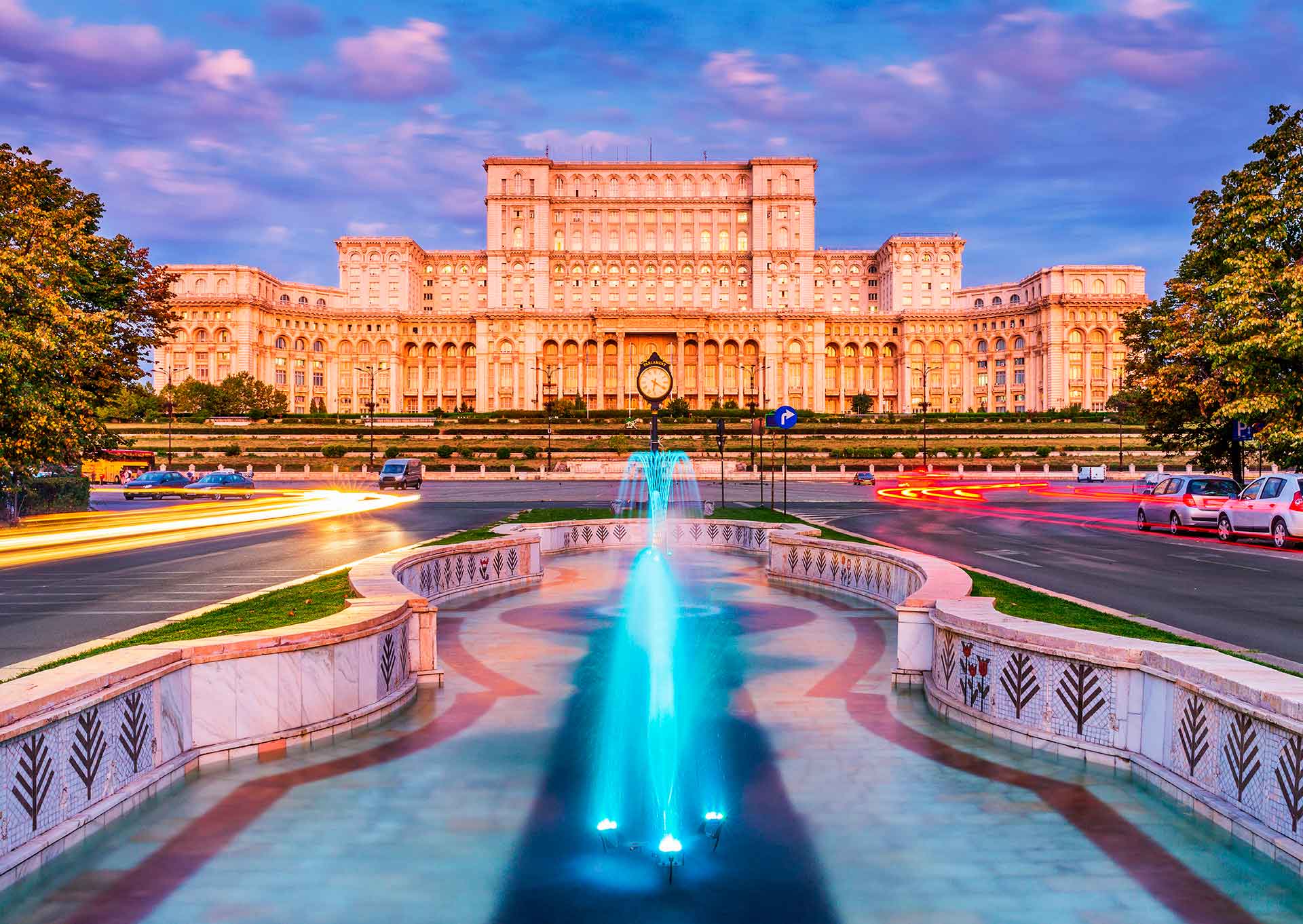 Puzzle Enjoy Palacio del Parlamento en Bucarest, Rumanía de 100